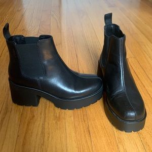 Vagabond Dioon Platform Chelsea Bootie